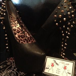 ✨🌟SALE🌟✨Black leather pumps