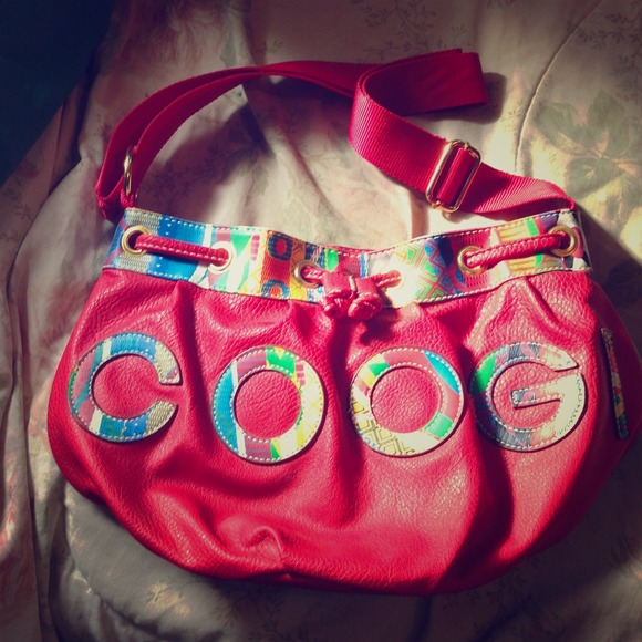 Red Tribal COOGL purse!!