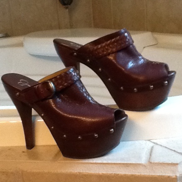 Jessica Simpson Shoes - Jessica Simpson platform peep toe clogs