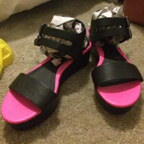 Size 8 Platform sandals - Picture 2 of 4