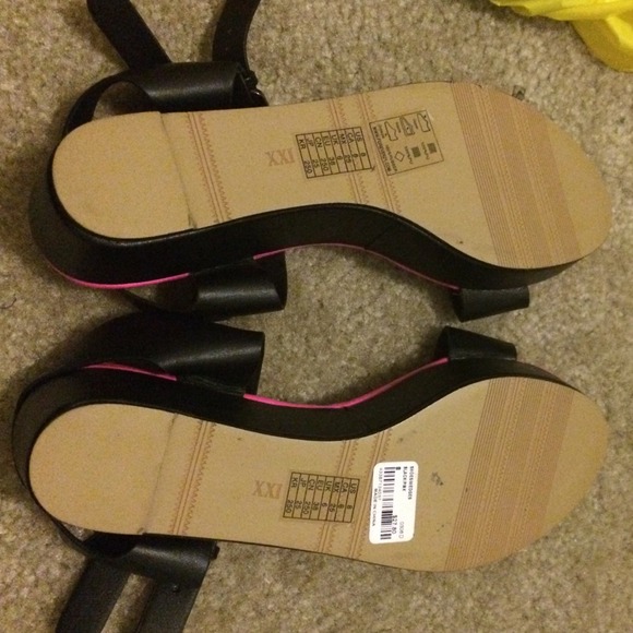 Size 8 Platform sandals - Picture 3 of 4