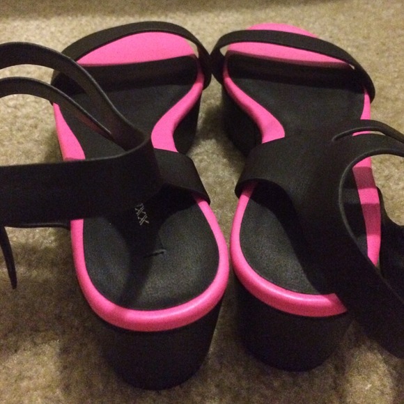 Size 8 Platform sandals - Picture 4 of 4
