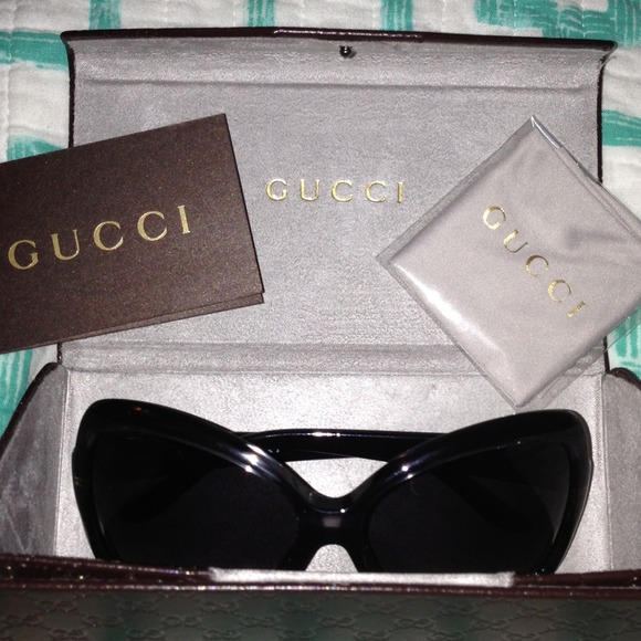 Gucci Oversized Sunglasses - Picture 2 of 4
