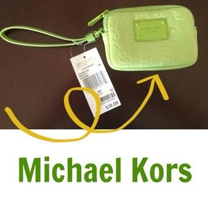 🆕 Michael Kors Lime Wristlet