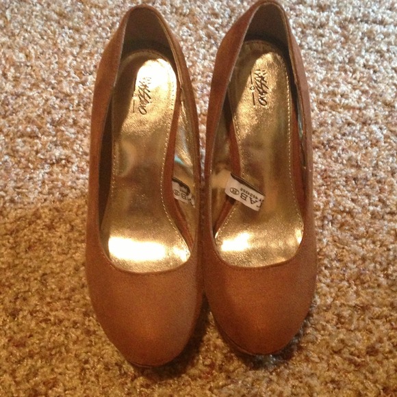 Mossimo (fake) suede wedges