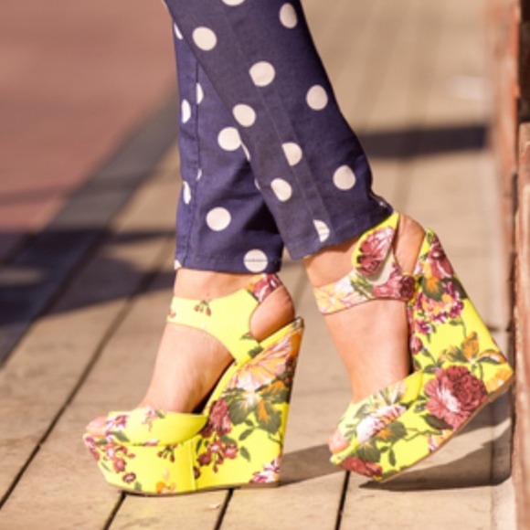 Shoe Dazzle Shoes - New Neon Yellow Floral Print Fabric Wedges