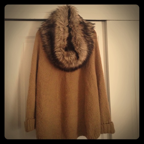 BNWOT Michael Kors poncho with sleeves & fur