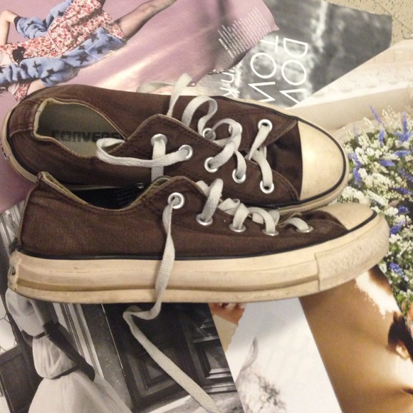 Converse - Picture 2 of 2