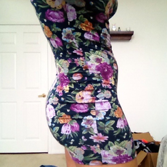 Dress - Picture 3 of 3