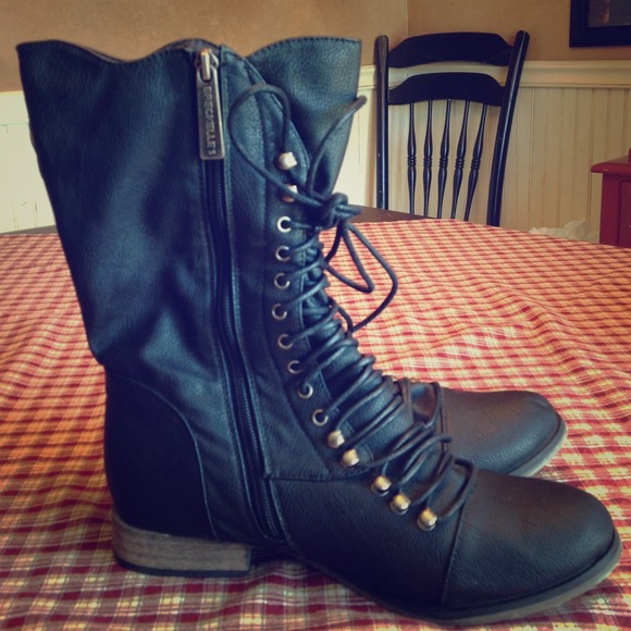 💢ON HOLD 💢 Perfect for Fall Combat Boots