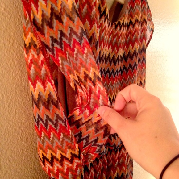 Super cute chevron printed dress! Size Small - Picture 3 of 3