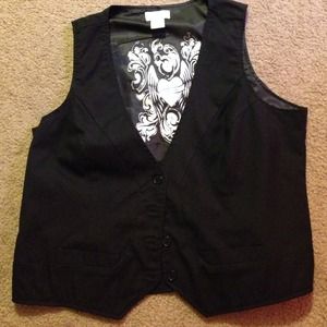 3.Black fitted tuxedo vest