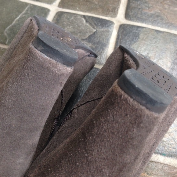 ❌❌SOLD❌❌ Wedge Booties by Chinese Laundry - Picture 2 of 4