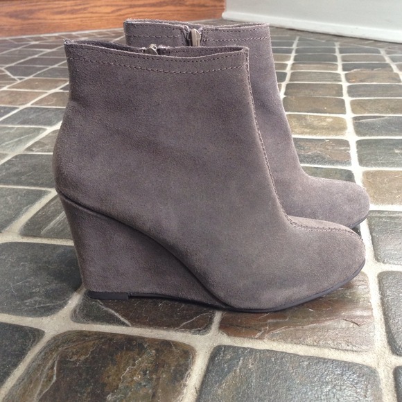❌❌SOLD❌❌ Wedge Booties by Chinese Laundry - Picture 3 of 4