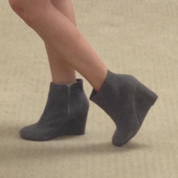 ❌❌SOLD❌❌ Wedge Booties by Chinese Laundry - Picture 4 of 4