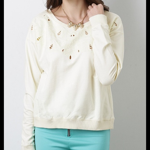 🎀🎀SOLD OUT🎀🎀Ivory Sweater - Picture 2 of 4