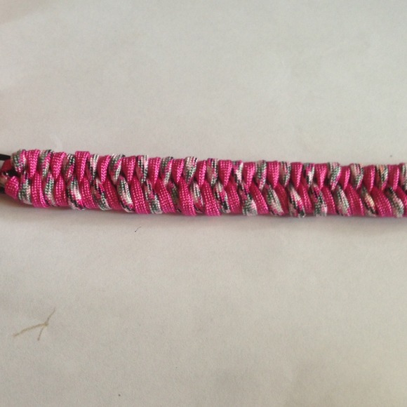 Fishtail paracord bracelet. Customizable!! - Picture 2 of 4
