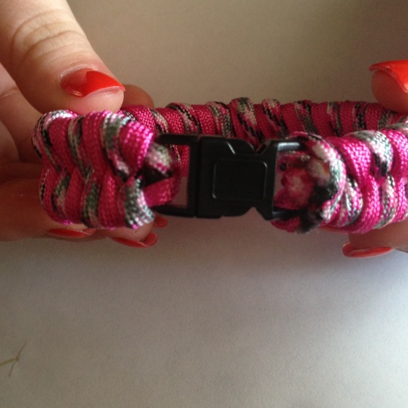 Fishtail paracord bracelet. Customizable!! - Picture 3 of 4