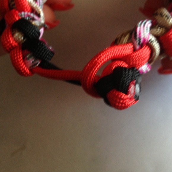 Fishtail paracord bracelet. Customizable!! - Picture 4 of 4