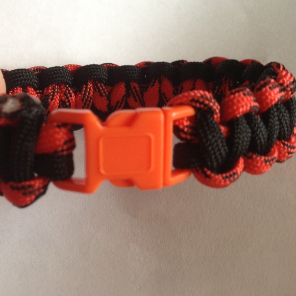 Cobra paracord Bracelet. Customizable! - Picture 3 of 4
