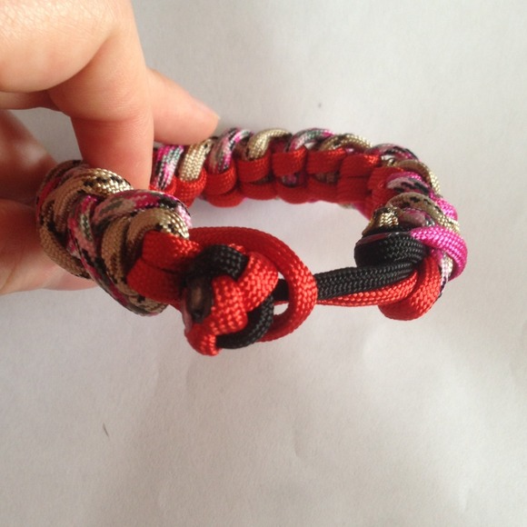 Cobra paracord Bracelet. Customizable! - Picture 4 of 4