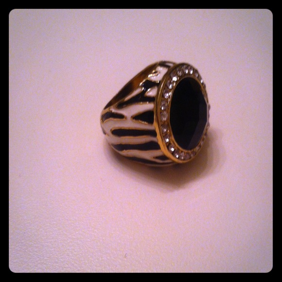 Zebra ring