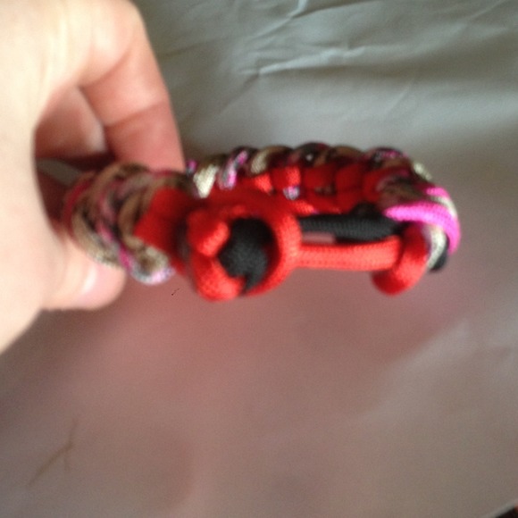 Double Spine paracord bracelet. Customizable! - Picture 4 of 4