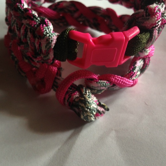 Basic weave paracord bracelet. Customizable!! - Picture 2 of 4