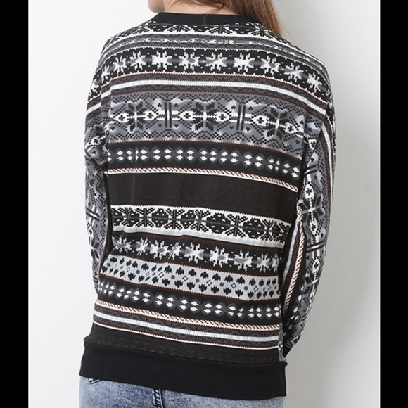 🎀🎀SOLD OUT🎀🎀Winter Print Sweater - Picture 3 of 3