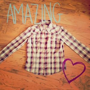 Long sleeved Aeropostale plaid button down shirt👌