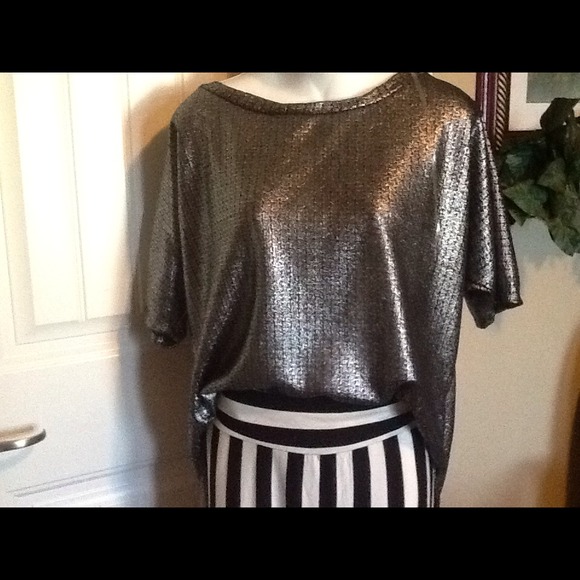 Hi Lo shiney top