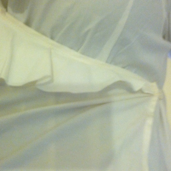 White top - Picture 2 of 2