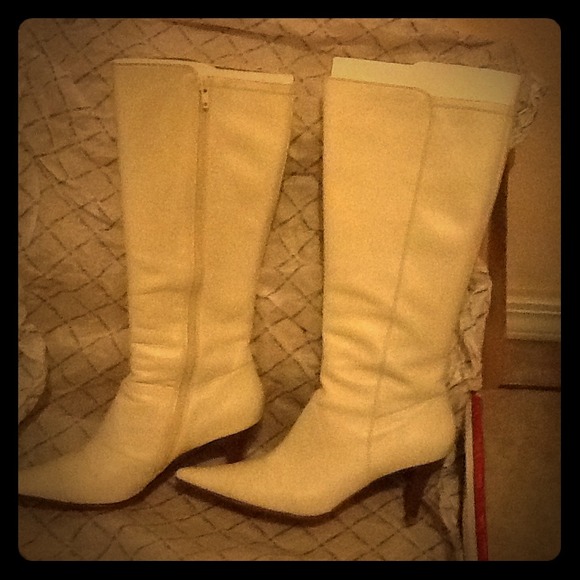 Andrea white leather boots