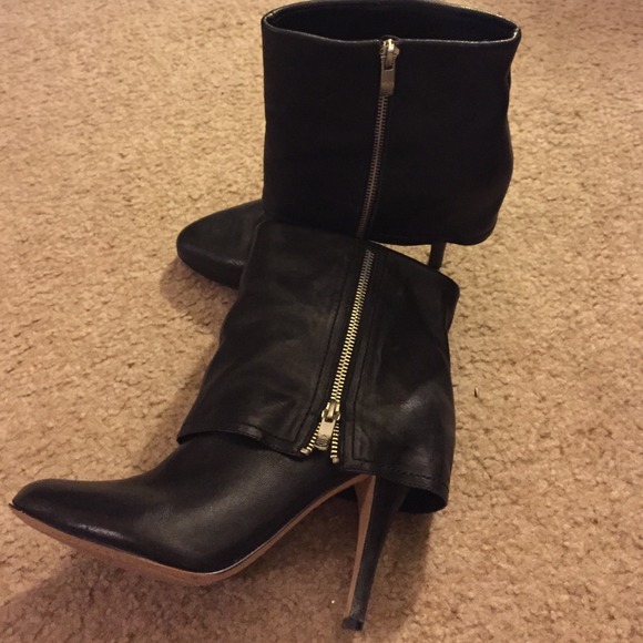 Vince Camuto Boots - 🎉Final Reduction🎉Vince Camuto fab black  booties