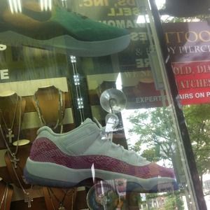 Selling these retro jordans 11