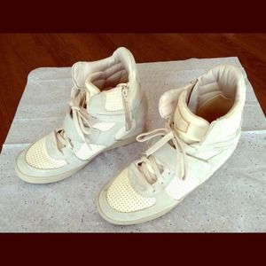 New Price 🌟 Wedge Sneaker SKCH Plus 3 - Natural