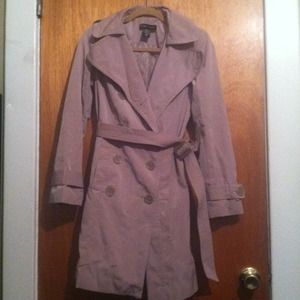 XS NY&Co. Beige trench coat. Hold for megansalcido