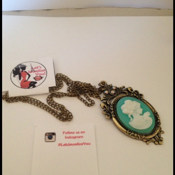 AQUA VINTAGE NECKLACE