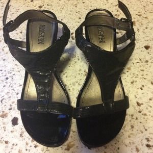 Kenneth Cole black sandals