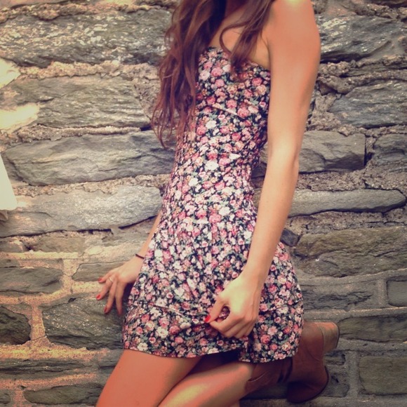 Floral Strapless Minidress 🌟Now On Sale 🌟