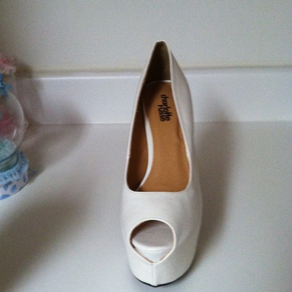 Shoes - Picture 2 of 3