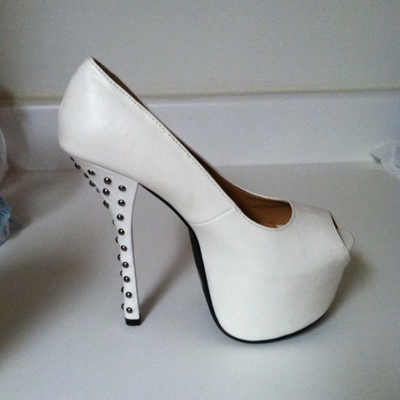 Shoes - Picture 3 of 3