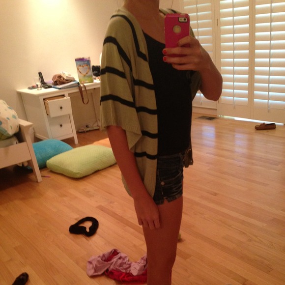 Cardigan - Picture 2 of 3