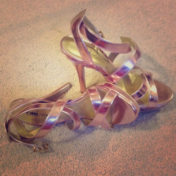 #RESERVED FOR SHANNON -Light pink heels 👍
