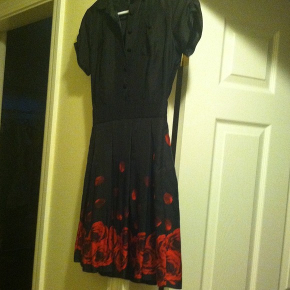 Valentine's Day Black dress with red roses - Picture 2 of 3