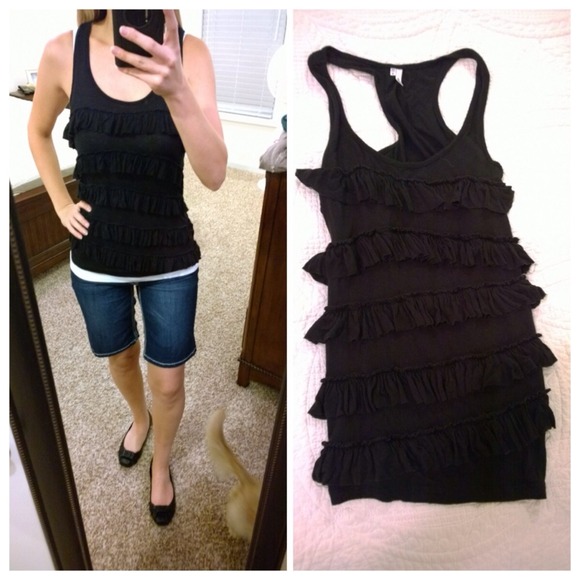 ❌SOLD❌Black ruffle racerback tank