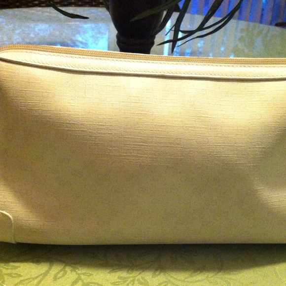 Gorgeous 💯% Authentic Gucci Monogram Crossbody - Picture 2 of 4