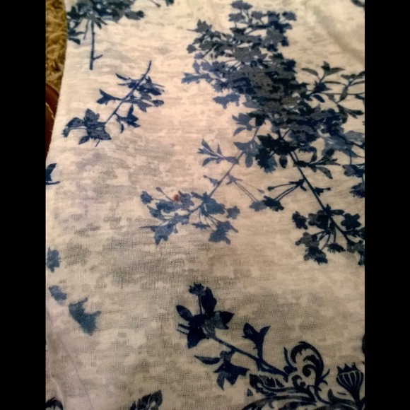 ❌SOLD❌Floral burnout tee - Picture 2 of 2