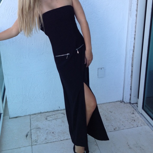 ✖️ SOLD OUT ✖️Black Strapless Dress with Zippers - Picture 2 of 4