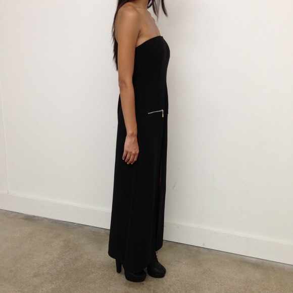 ✖️ SOLD OUT ✖️Black Strapless Dress with Zippers - Picture 3 of 4